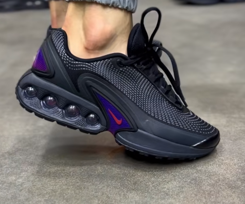 AM DN Sneakers