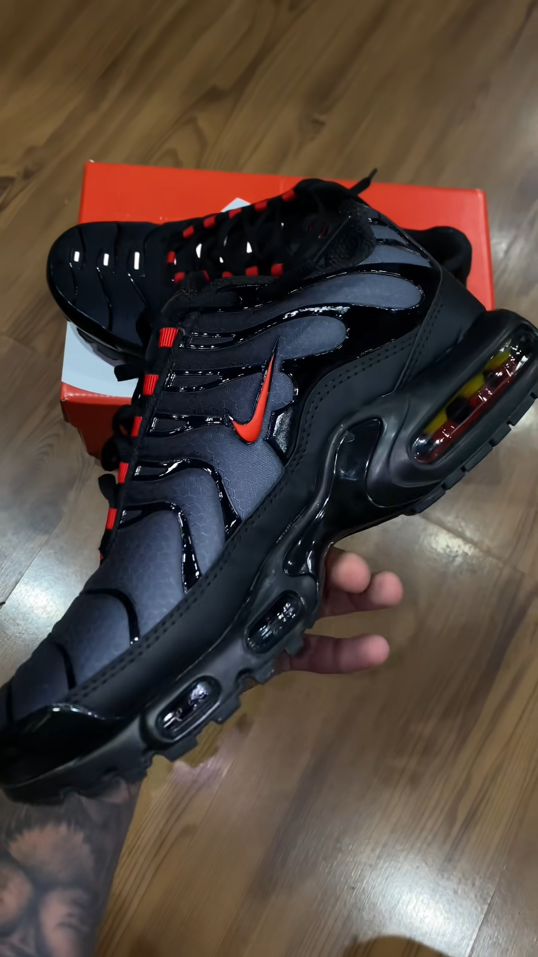 AM Plus Black Gradient Red