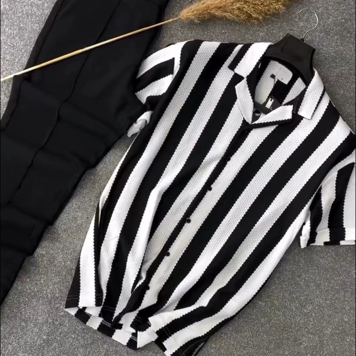 Men's striped short-sleeved shirt
